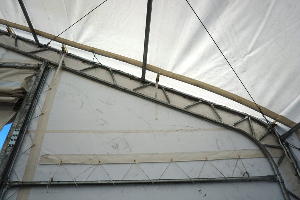 Stanowice namiot z dwuspadowym dachem 8